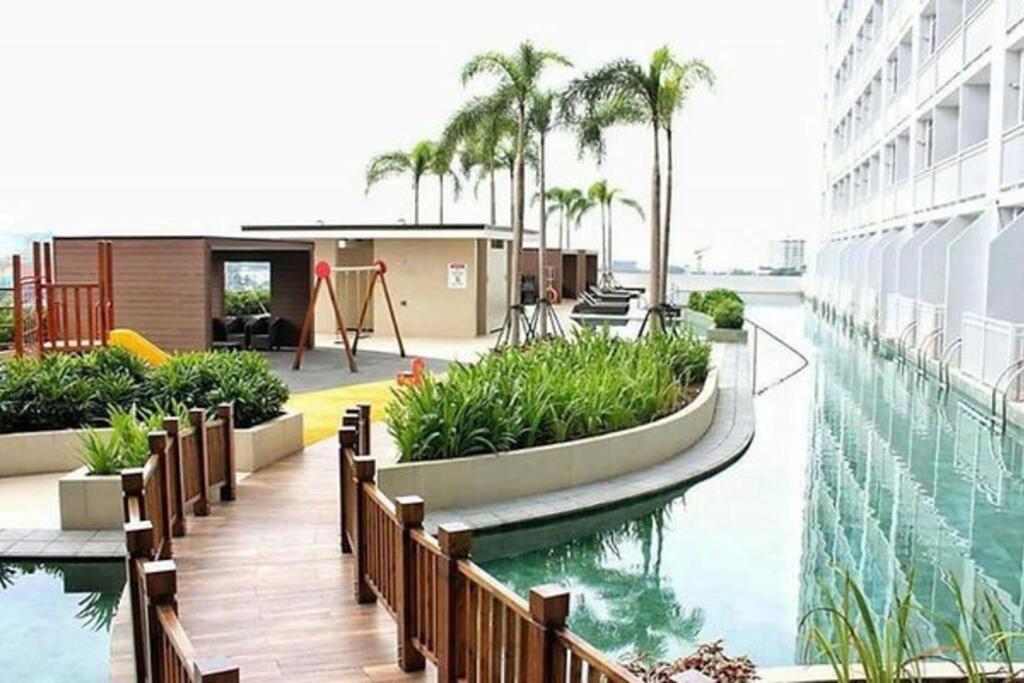 Breeze Residences - 1Br Unit With Balcony -Top Floor Manila Ngoại thất bức ảnh